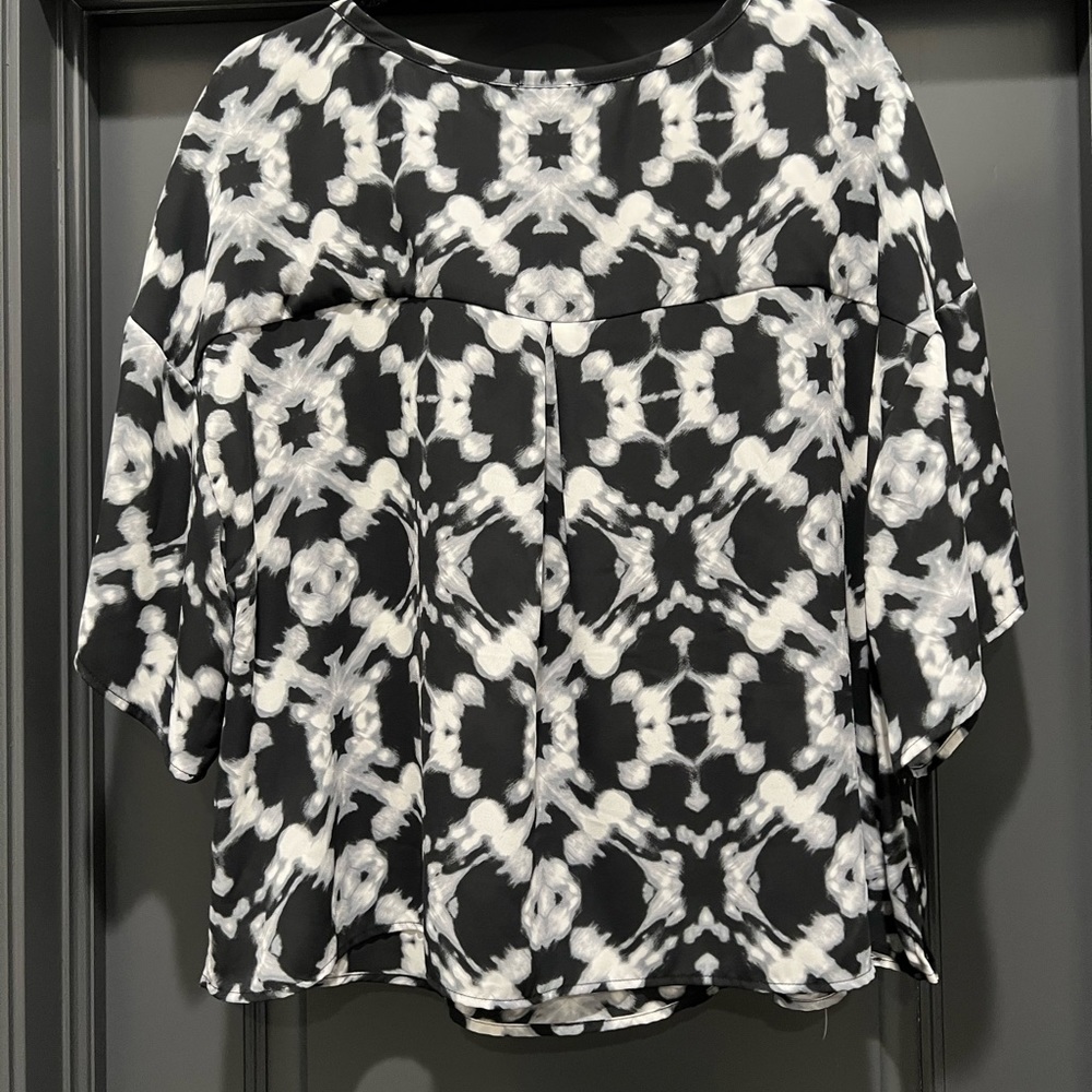 Peyton Jensen black/white/gray blouse from Evereve - Picture 2 of 5